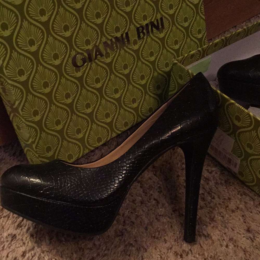 Heels - Picture 2 of 2
